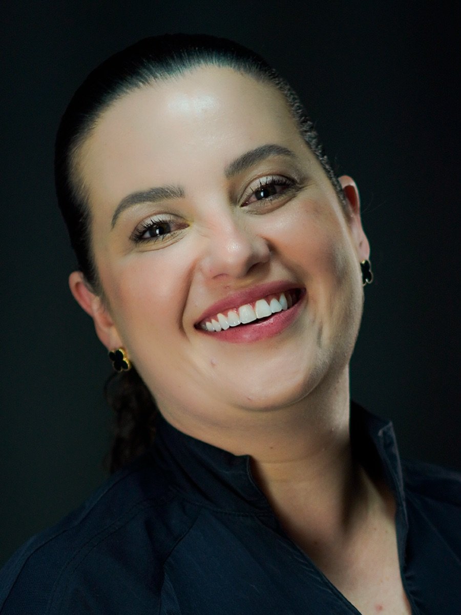 Dra. Cibele Estevam